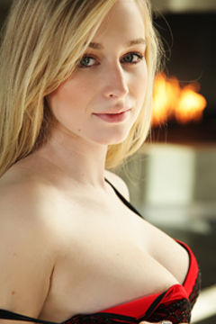 Busty Blonde Stacie Jaxxx Busty Blonde Stacie Jaxxx